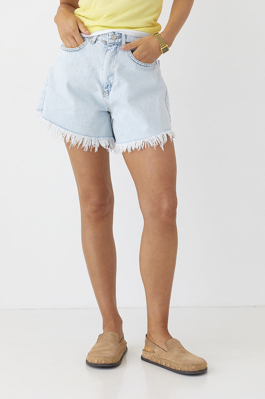 Jeanові shorts en бахромою
