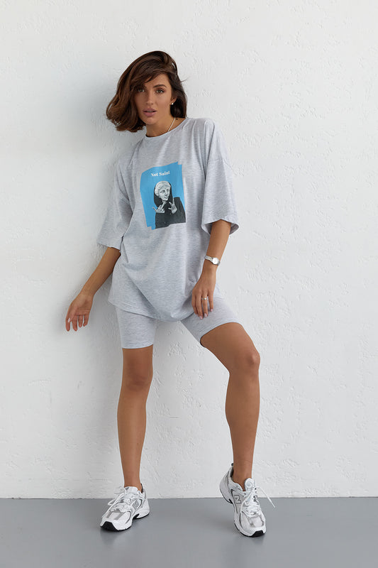 Costume en футболкою oversize та велосипедками