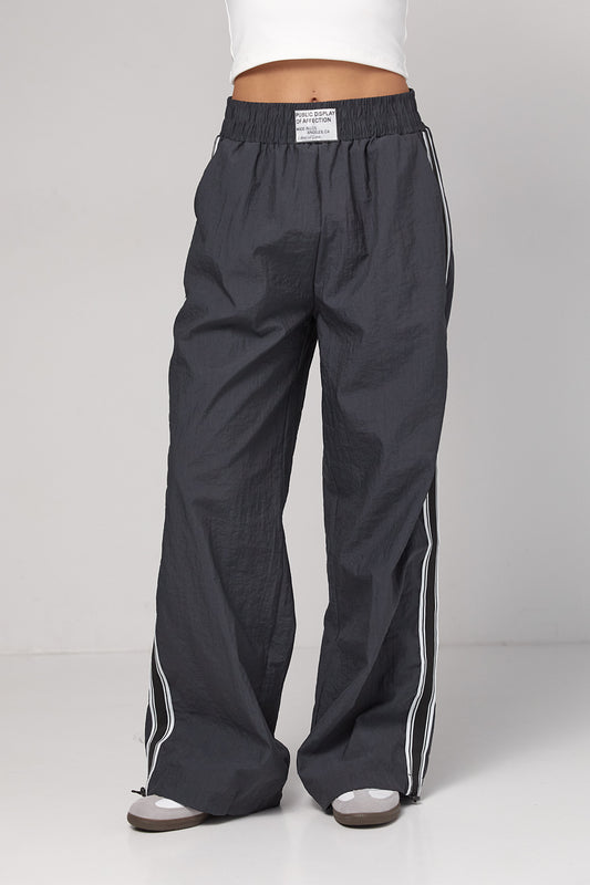 Pantalons en лампасами іen плащівки